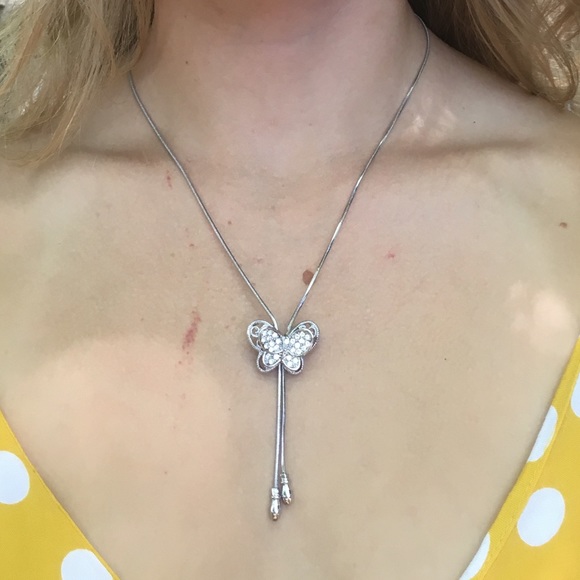 Jewelry - 💗Stunning crystal butterfly necklace🦋✨